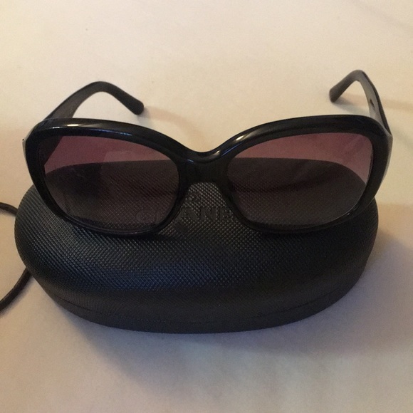 Prada sunglasses 2 . 180$ - Picture 3 of 5